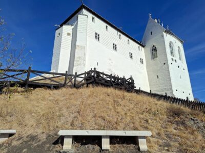 Füzér vára – középkori erődítmény a Zemplén sziklás hegycsúcsán