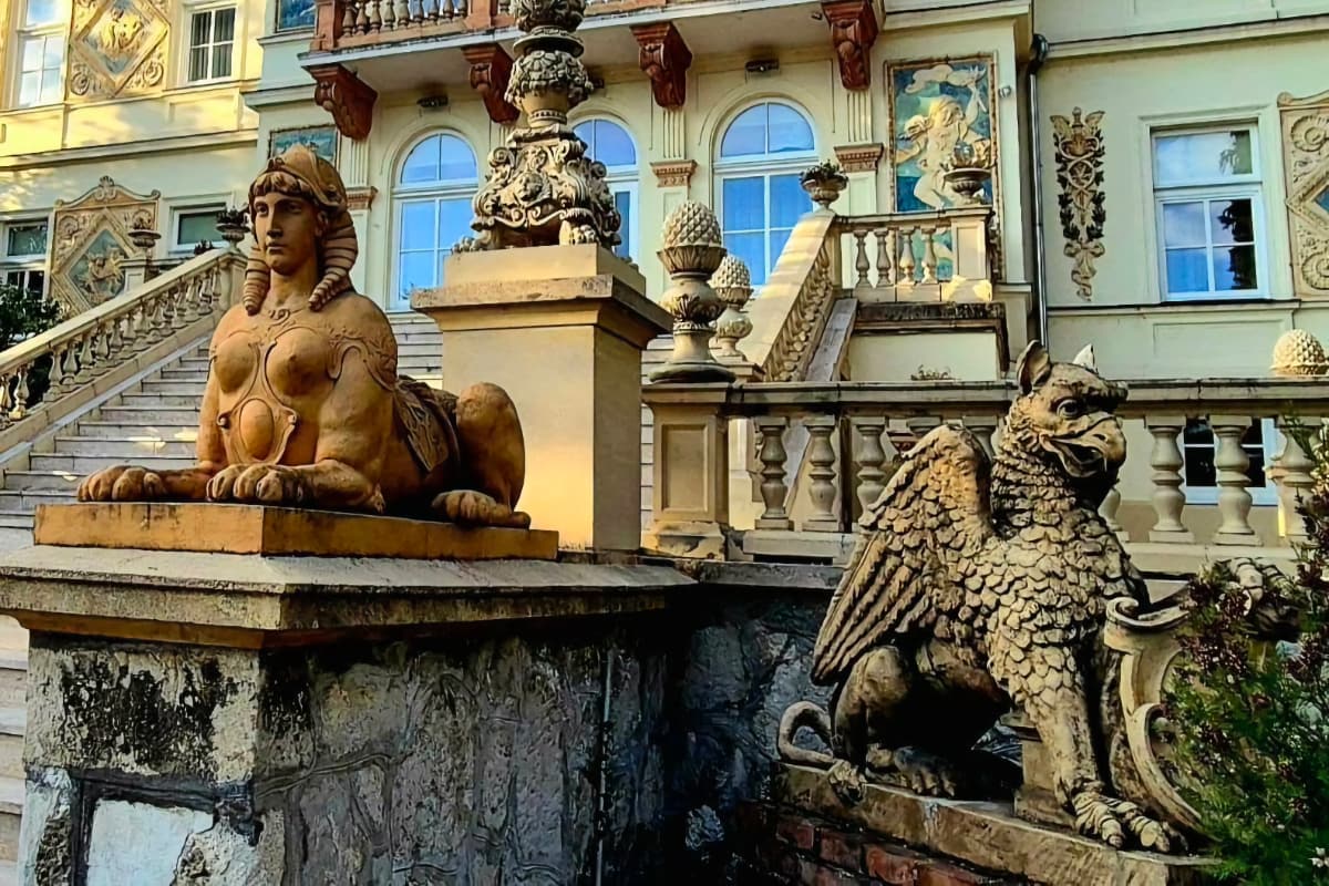 Több mint ezer Zsolnay-kerámia díszíti Pécs egyik legkülönlegesebb villáját